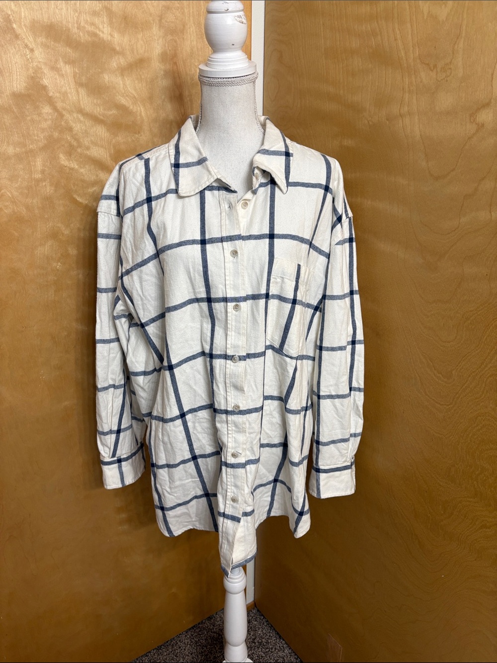 NWT Universal Thread Off White And Navy Blue Oversized Fit Button Down Shirt XXL